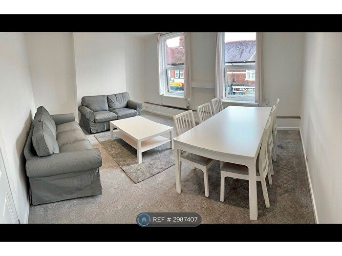 3 Bedroom Flat To Rent In Market Street, Watford, WD18