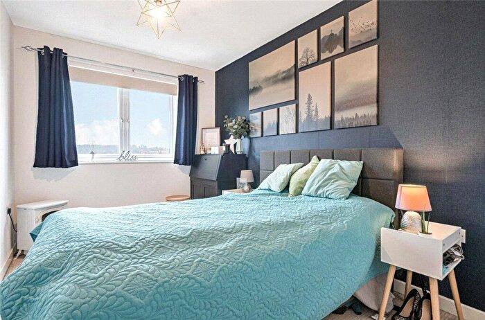 2 Bedroom Apartment For Sale In Windrush Drive, High Wycombe, Buckinghamshire, HP13