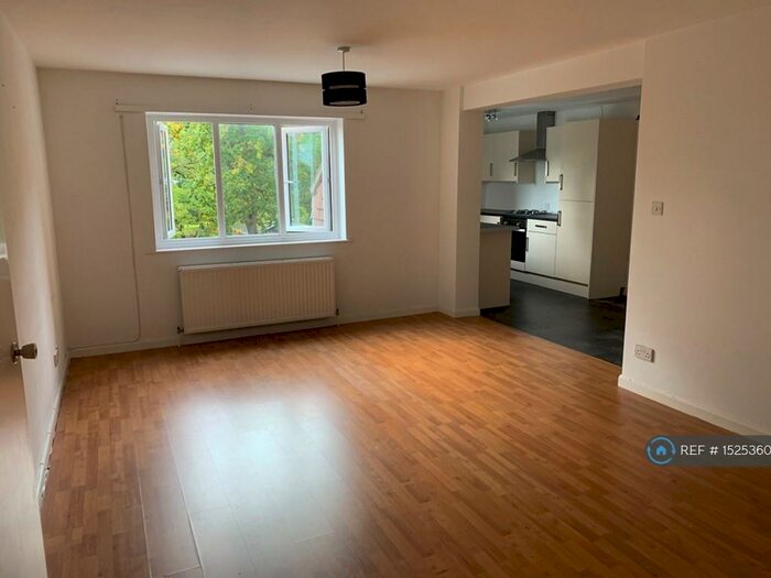 2 Bedroom Flat To Rent In Greyshott Avenue, Fareham, PO14