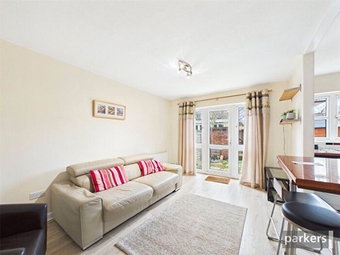 1 Bedroom Apartment For Sale In Muirfield Close, Reading, Berkshire, RG1