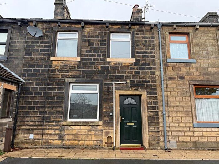 2 Bedroom Cottage To Rent In Albert Square, Silsden, BD20
