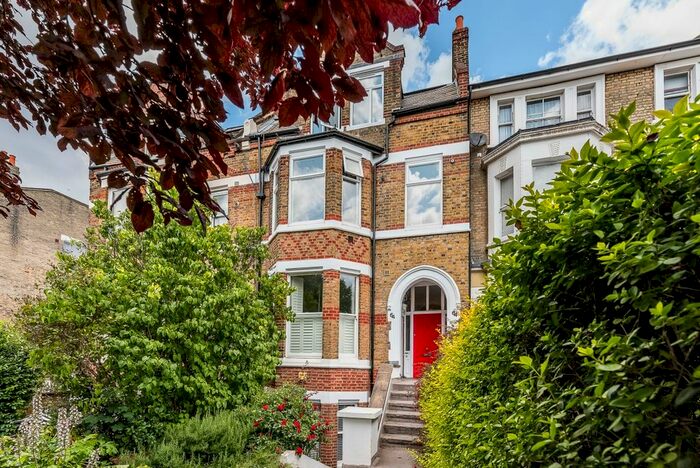 2 Bedroom Flat To Rent In Acre Lane, London, SW2