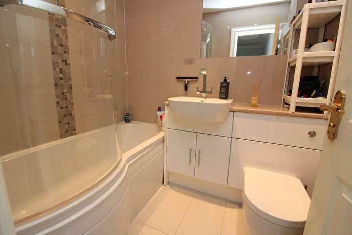 3 Bedroom End Of Terrace House For Sale In Jubilee Close, Henlow, SG16