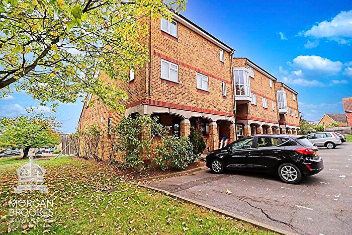 2 Bedroom Apartment For Sale In Charleston Court, Basildon, SS13