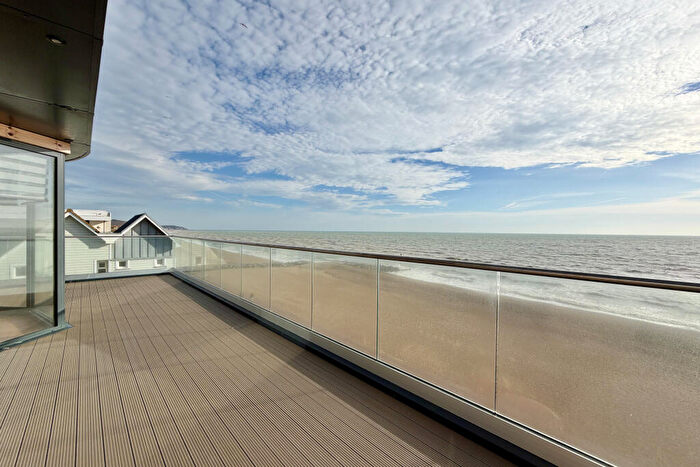 3 Bedroom Penthouse For Sale In West Parade, Hythe, Kent, CT21