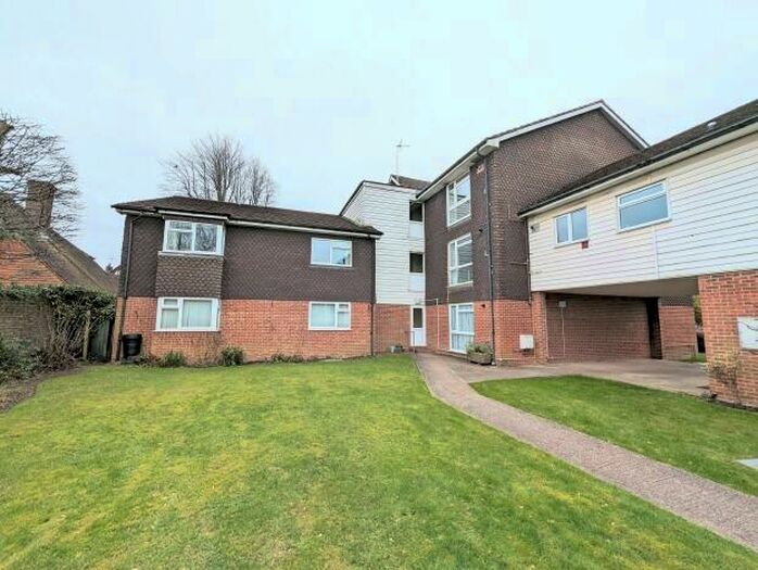 2 Bedroom Flat To Rent In Wimblehurst Court, Horsham, RH12