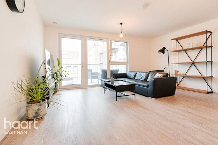 3 Bedroom Flat To Rent In Ironworks Way, London, E13