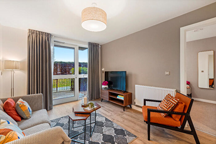 1 Bedroom Apartment To Rent In Block H Townhouses, M5