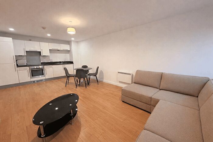 2 Bedroom Flat To Rent In New Cross Road, London, SE14
