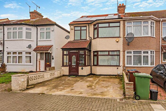 5 Bedroom Semi-Detached House To Rent In Crofts Road, HA1