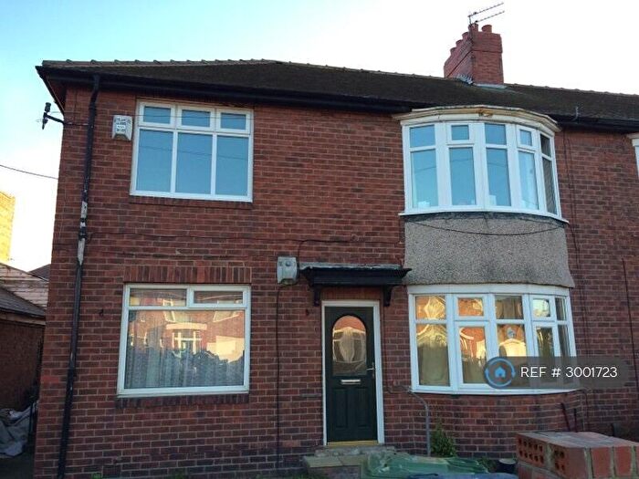 2 Bedroom Flat To Rent In High Heaton, Newcastle Upon Tyne, NE7