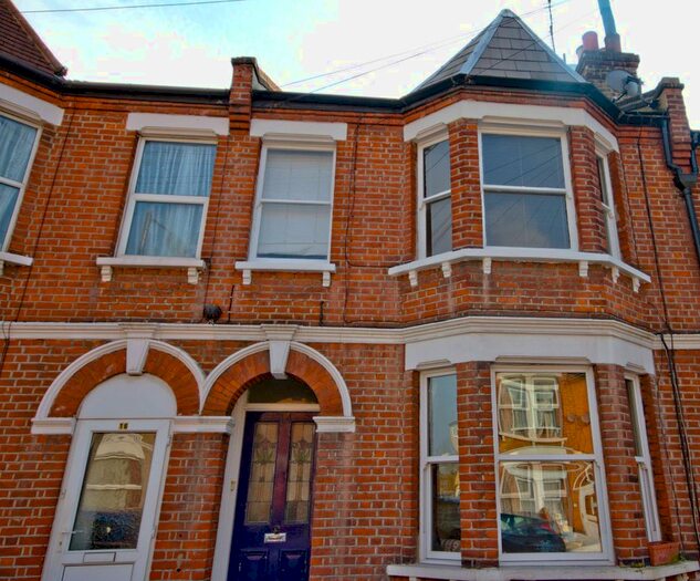 3 Bedroom Flat To Rent In Whorlton Road, London, SE15