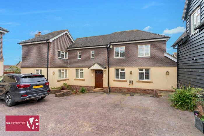 3 Bedroom Detached House To Rent In Hammondstreet Road, Cheshunt, EN7