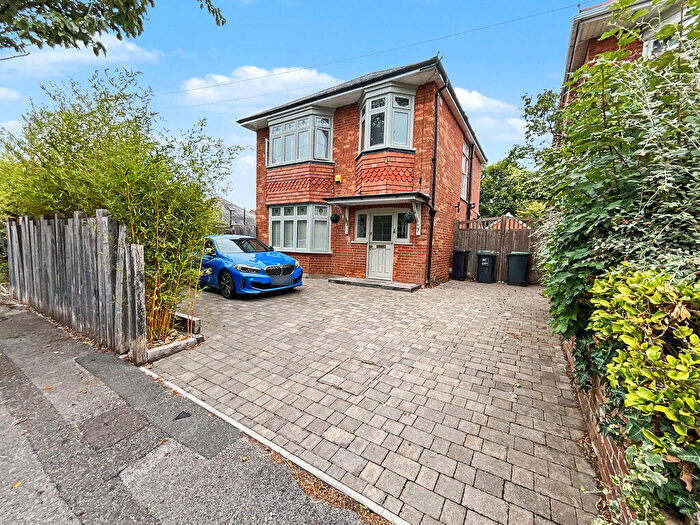 3 Bedroom Detached House For Sale In Christchurch, BH23