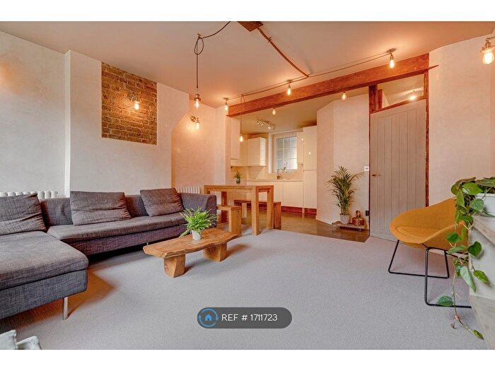 3 Bedroom Flat To Rent In Franklin House, Wapping, E1W