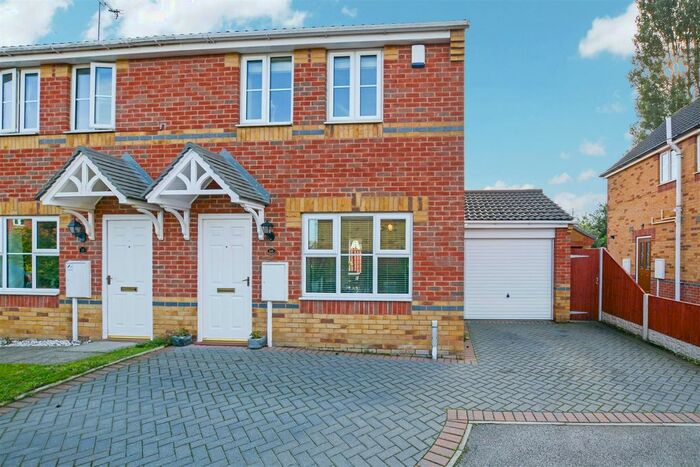 3 Bedroom Semi-Detached House To Rent In Herriot Walk, Scunthorpe, DN15