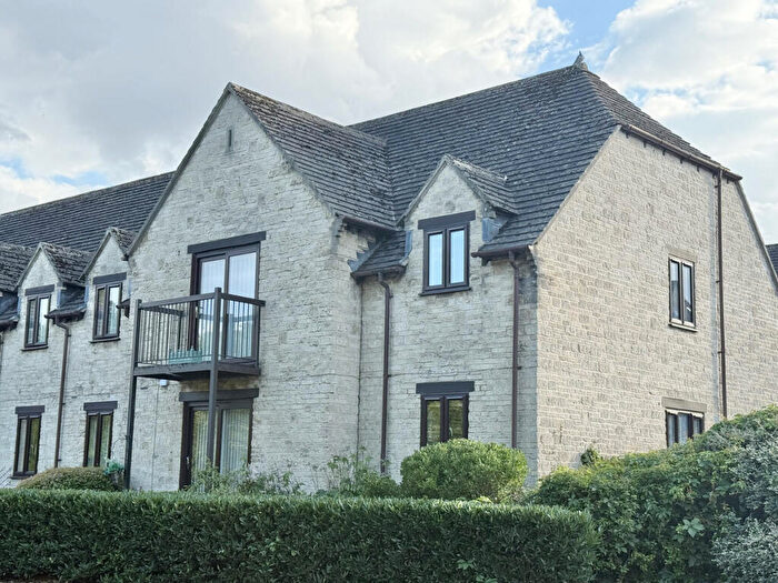 2 Bedroom Retirement Property For Sale In Swinbrook Court, Witney, OX28