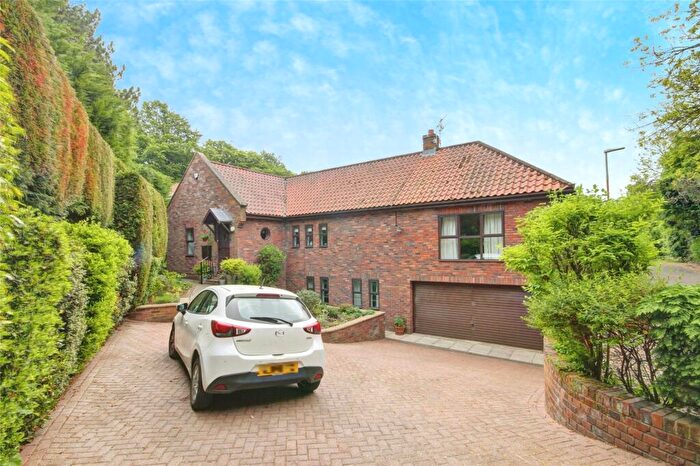 6 Bedroom Detached House For Sale In Potters Close, Potters Bank, Durham, DH1