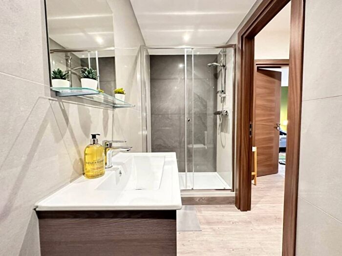 1 Bedroom Studio To Rent In Woodstock Rd, London, NW11