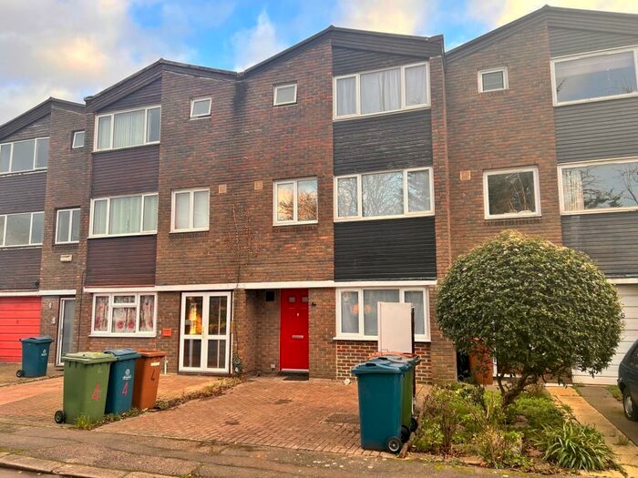 4 Bedroom Town House To Rent In Blackwell Close, Harrow, HA3