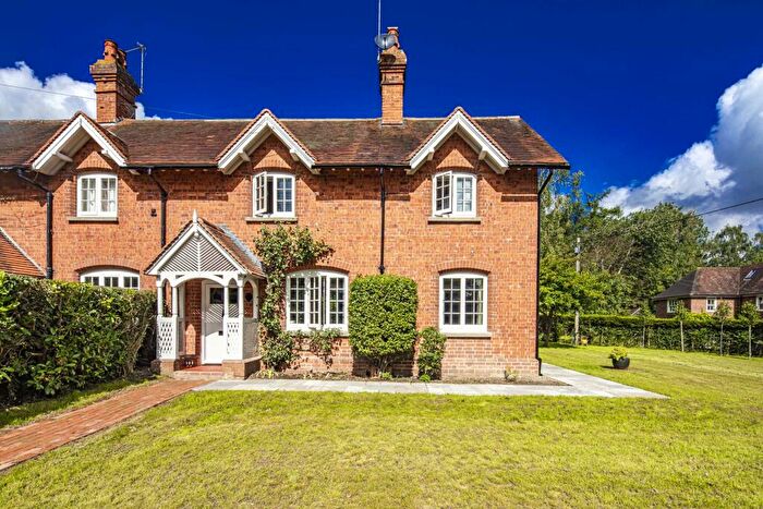 3 Bedroom Semi-Detached House To Rent In Pennycroft Cottages, Upper Basildon, RG8