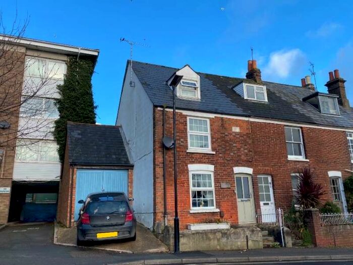 4 Bedroom End Of Terrace House To Rent In Terminus Road, Cowes, PO31