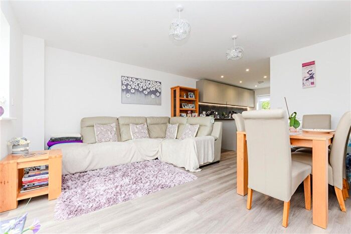 3 Bedroom Town House For Sale In Charcott Close, Rainham, Gillingham, Kent, ME8
