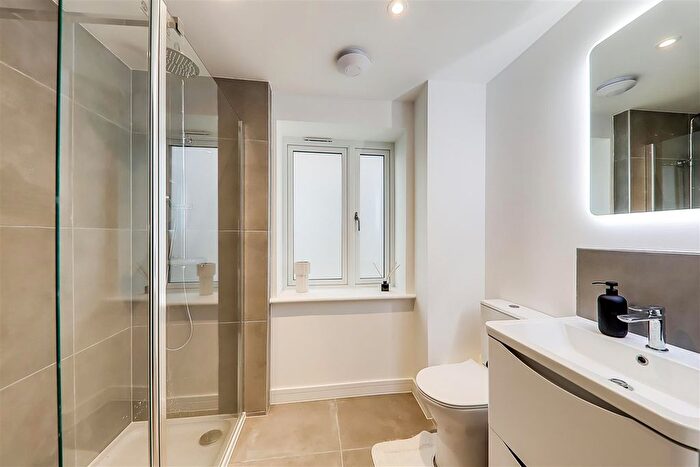 1 Bedroom Flat To Rent In - Richmond Road, Worthing, BN11