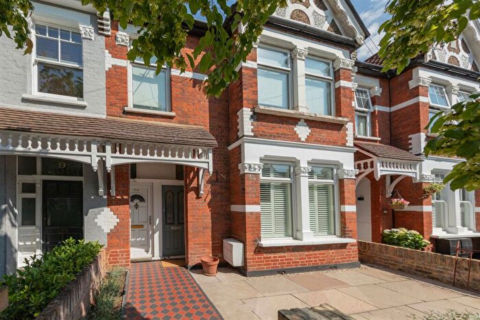 2 Bedroom Maisonette For Sale In Beech Hall Road, Highams Park, E4