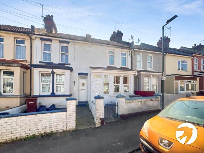 4 Bedroom Terraced House To Rent In Windsor Road, Gillingham, Kent, ME7