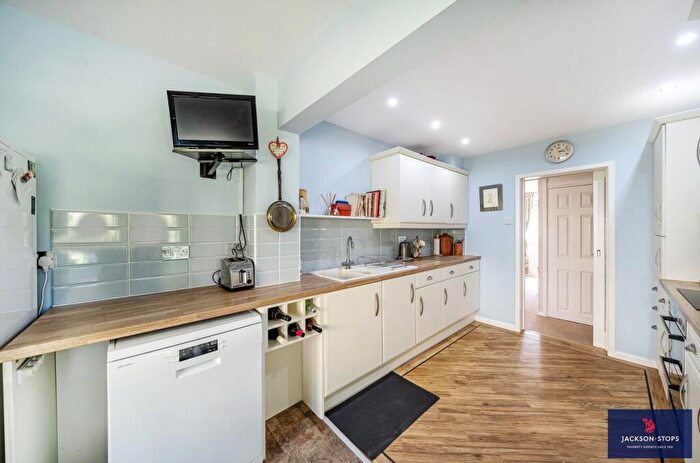 2 Bedroom Bungalow For Sale In Dene Close, Woburn Sands, Milton Keynes, Bedfordshire, MK17
