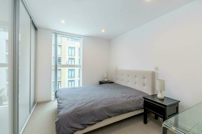 2 Bedroom Flat To Rent In Dance Square, Clerkenwell, London, EC1V