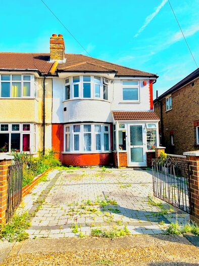 4 Bedroom End Of Terrace House To Rent In Ash Grove, Heston, Hounslow, TW5