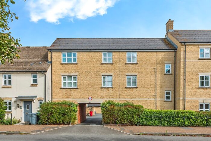 2 Bedroom Flat For Sale In Elmhurst Way, Carterton, OX18