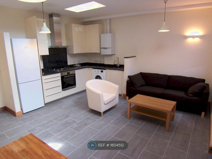 1 Bedroom Semi-Detached House To Rent In High Street, London, E17