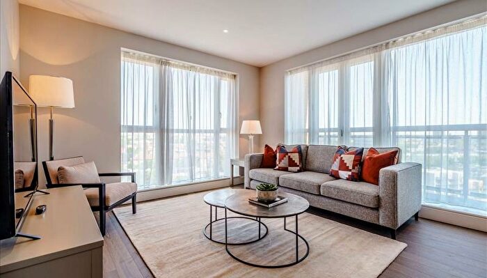 2 Bedroom Apartment To Rent In , Westferry Circus, London, E14