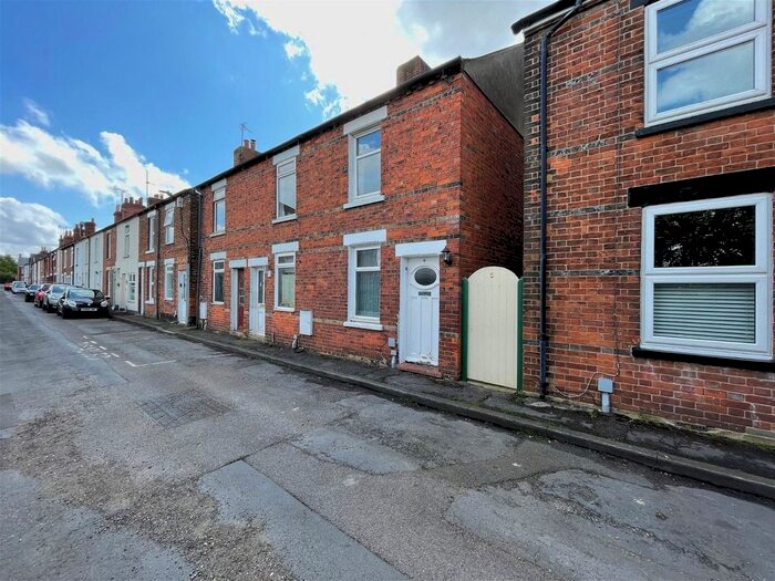 2 Bedroom End Of Terrace House To Rent In Railway Road, Newbury, RG14