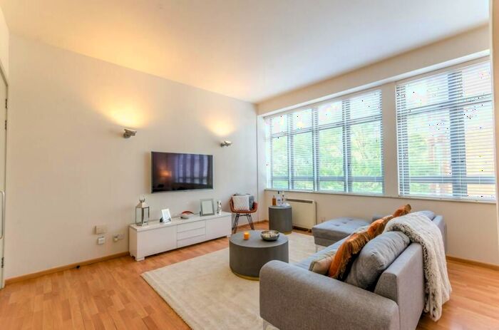 1 Bedroom Flat To Rent In City Road, Old Street, London, EC1V