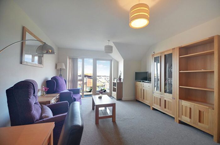 1 Bedroom Flat For Sale In South Lake Crescent, Woodley, Reading, RG5