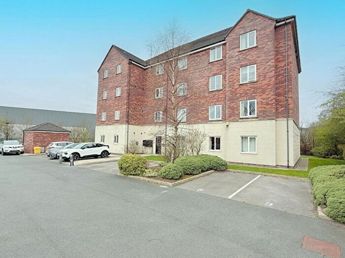 2 Bedroom Flat To Rent In Crown Apartments, Newhall Park Drive, Bradford, BD5