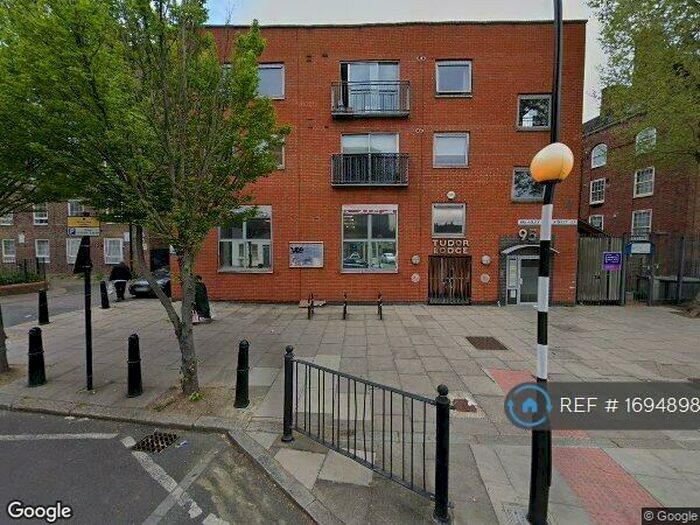 2 Bedroom Flat To Rent In Bromley High Street, London, E3