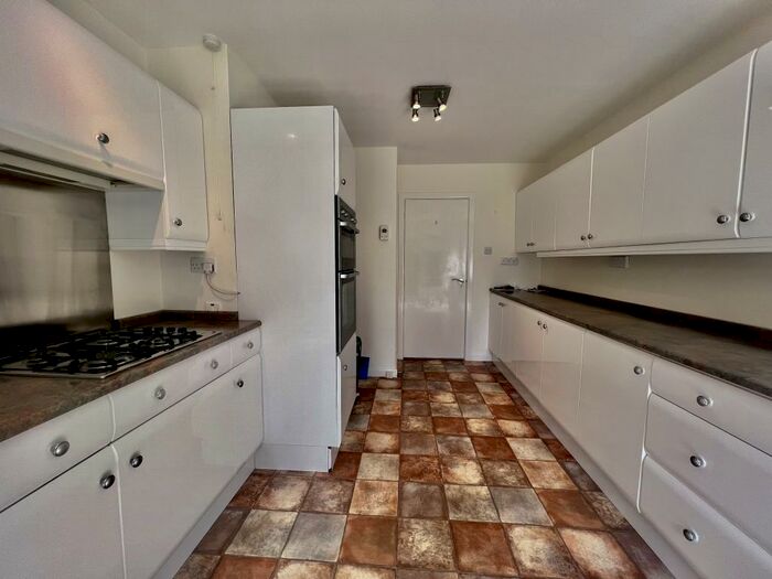3 Bedroom Bungalow To Rent In Moorhill Gardens, Southampton, SO18