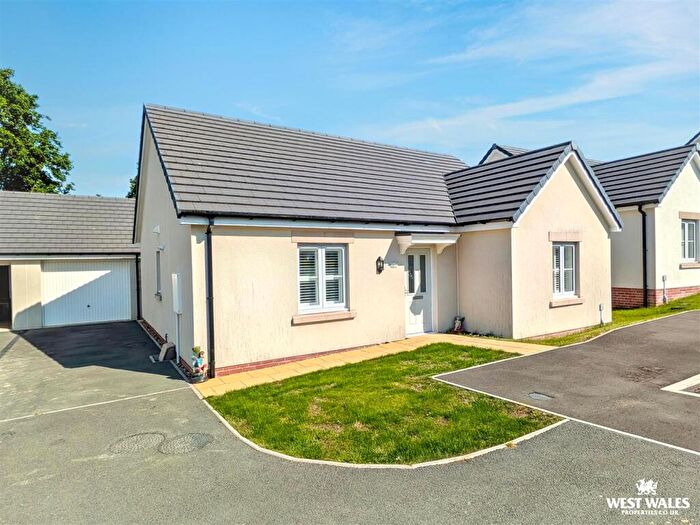 3 Bedroom Detached Bungalow For Sale In Gerddi Lingfield, Whitland, SA34