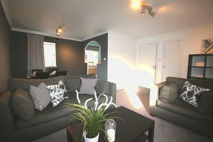 2 Bedroom Flat To Rent In South Gyle Wynd, Edinburgh, EH12