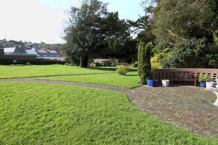 2 Bedroom Flat For Sale In Cliff Road, Eastbourne, BN20