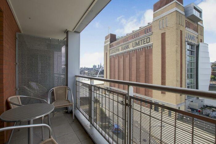 2 Bedroom Flat For Sale In Baltic Quay, Gateshead, NE8
