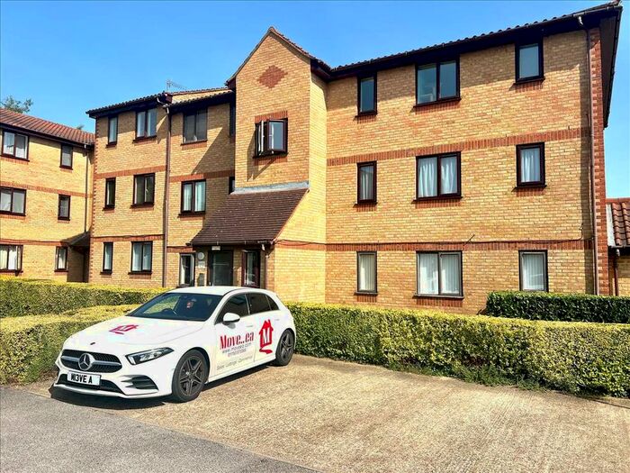 1 Bedroom Flat To Rent In Lowestoftdrive, Slough, SL2
