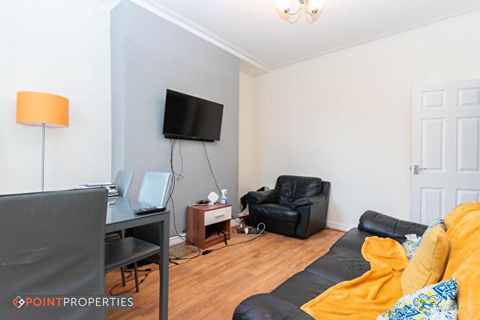 3 Bedroom Terraced House To Rent In Bedroom House, Halsbury Road, L6