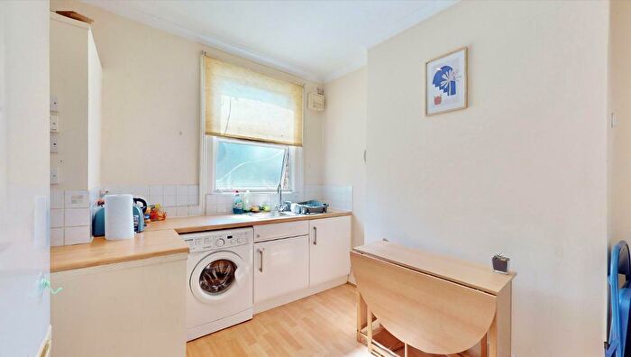 2 Bedroom Flat For Sale In Evelyn Street, Deptford, London, SE8
