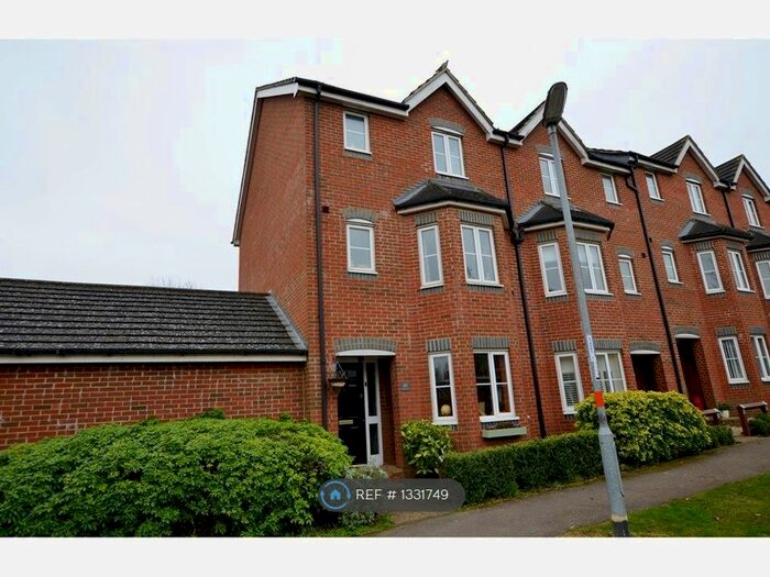 4 Bedroom End Of Terrace House To Rent In Daventry, Daventry, NN11